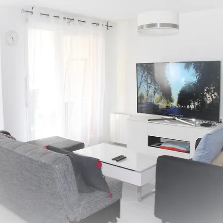 Logement Familial Tout Equipe Saint-Denis  Exterior photo