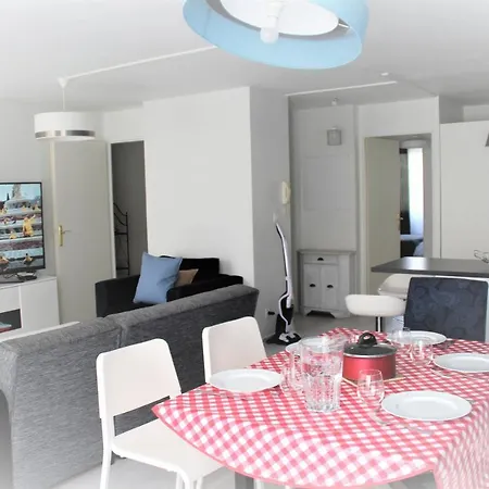 Logement Familial Tout Equipe Saint-Denis  Exterior photo
